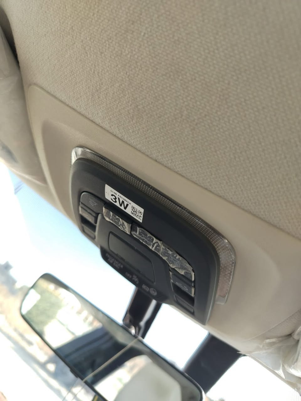 السلام عليكم  كورلا وكالة ساز  موديل 2023
ماشيه 30 الف كيلو ضربتهه مثل ما موضح بل صوره مبدل قبغ جنطه اصلي للاستفسار  *********** واتس اب
