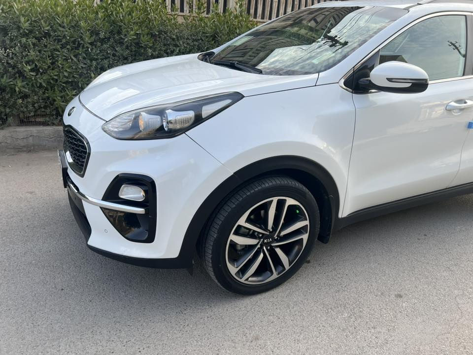 السلام عليكم 
سبورتج 2020  خليجي  مواصفات معروفه 
السياره مكفوله كفاله عامه. بس الدعاميه  فقط. 
جديده بمعنى الكلام.  برغي مامفتوح بيها.    ماشيه 81
السعر 192         للاستفسار ***********
