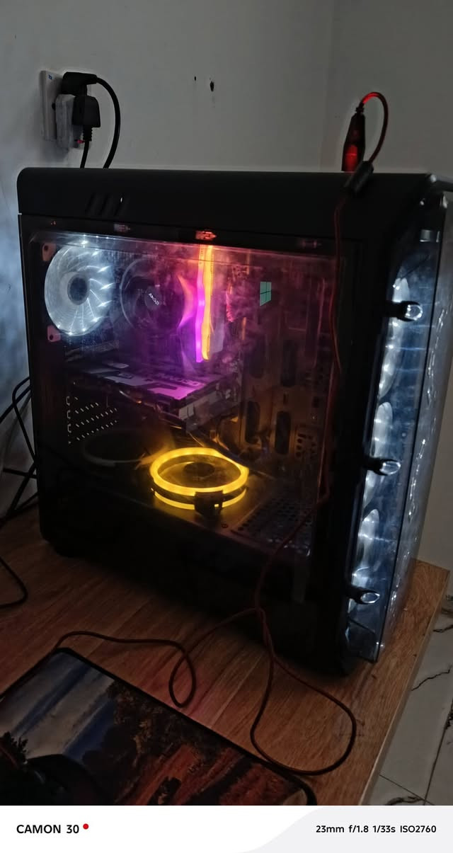 شاشة + كيس + كيبورد احترافي (Red switch) + ماوس احترافي + ماوس باد

مواصفات الكيس 

Processor (CPU): AMD Ryzen 5 3600X (6 Cores / 12 Threads)
Graphics Card (GPU): Inno3D NVIDIA GeForce GTX 1660 Ti
Memory (RAM): 16GB (2 x 8GB) DDR4 3200MHz RGB
SSD 256
HDD 1T
Motherboard: Gigabyte B450M H
Power Supply: Raidmax 500W (80 Plus Bronze)

مواصفات الشاشة (جديدة ) 

2. Monitor Specifications:
Model: MSI MAG 
Refresh Rate: 200Hz
Response Time: 0.5ms (GtG)
Panel Type: Rapid IPS
Technology: G-Sync Compatible / HDR Ready / Adaptive-Sync
الملحقات  

3. Peripherals & Accessories:
Keyboard: Mechanical Gaming Keyboard (Red Switches) with RGB Lighting
Mouse: High-Precision Gaming Mouse
Mousepad: Extended Gaming Mouse Pad
Cable: Premium DisplayPort (UHD 4K Support)

العنوان : البصرة - التنومة
السعر: 800 الف
للتواصل واتساب + اتصال ***********

لايتوفر توصيل
