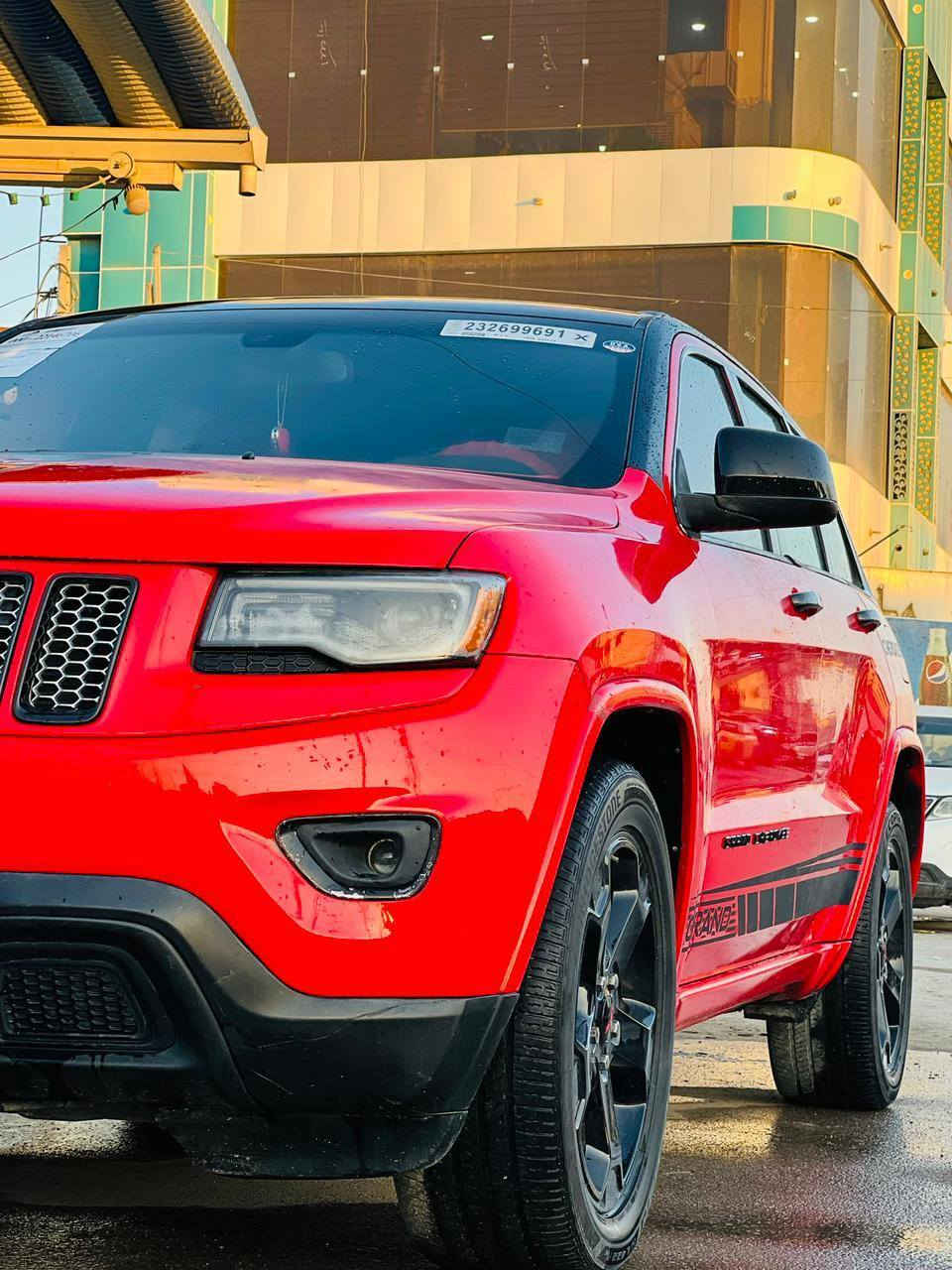 جيب لاريدو موديل ٢٠١٥ اللون احمر بأسمي للبيع اومراوس بسياره صالون ***********الناصريه المركز
