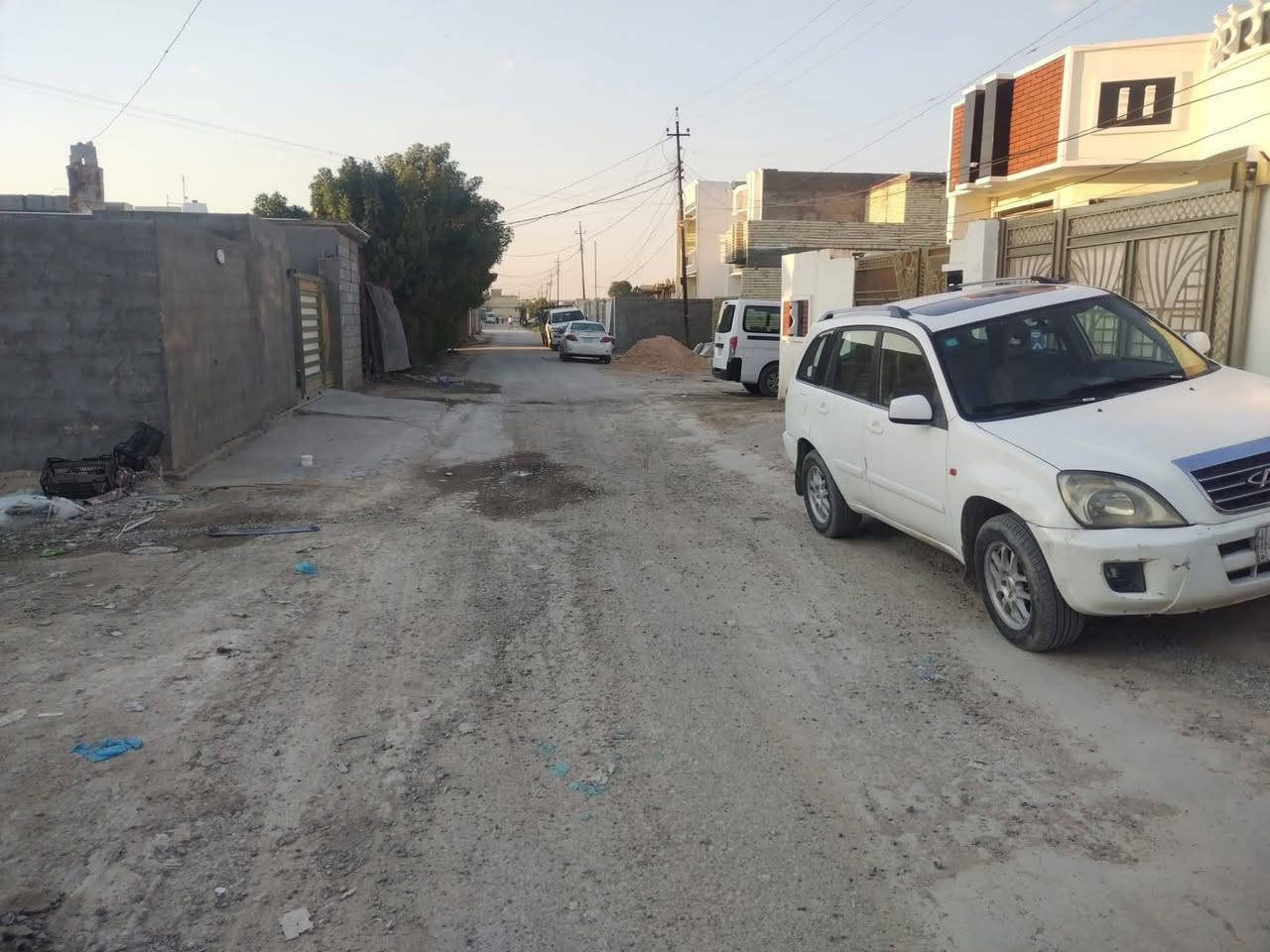 دار للبيع  نقد او اقساط او مراوس 
 مساحه 220 طابق ونص البيت مأجر ب ٤٥٠ الف حاليا
 الدوره هورجب قرب المدارس والسوك كامل خدمات تبليط ومي وكهرباء
3غرف نوم كبار  + غرفه سويت💎
مطبخ كبير
صاله كبيره
استقبال ضيوف 7X3.5ونص✨
البيت كامل ارضيه وسيراميك واجهيه الاستفسار ***********💎
*********** او مراجعه المكتب
السعر 135💎
