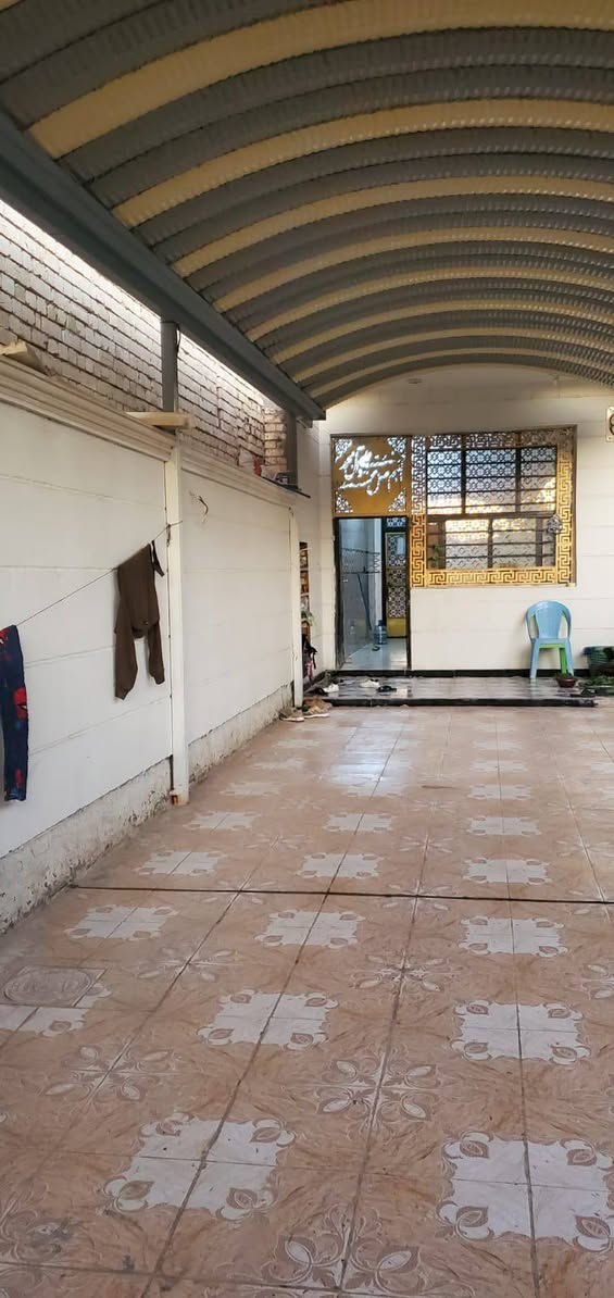 بيت للبيع حي النهضة 
قرب مدرسة الاكرمين 
مساحه 280 م
واجهه 9 نزال 32 
بناء طابقين حديث مسلح 
طابق لاول غرفتين مطبخ صالة ستقبال صحيات 
طابق ثاني,3غرف وصاله وصحيات. +حديقة 
مطلوب للاسكان 50
للاستفسار خاص 
او الاتصال رقم صاحب الدار ***********
