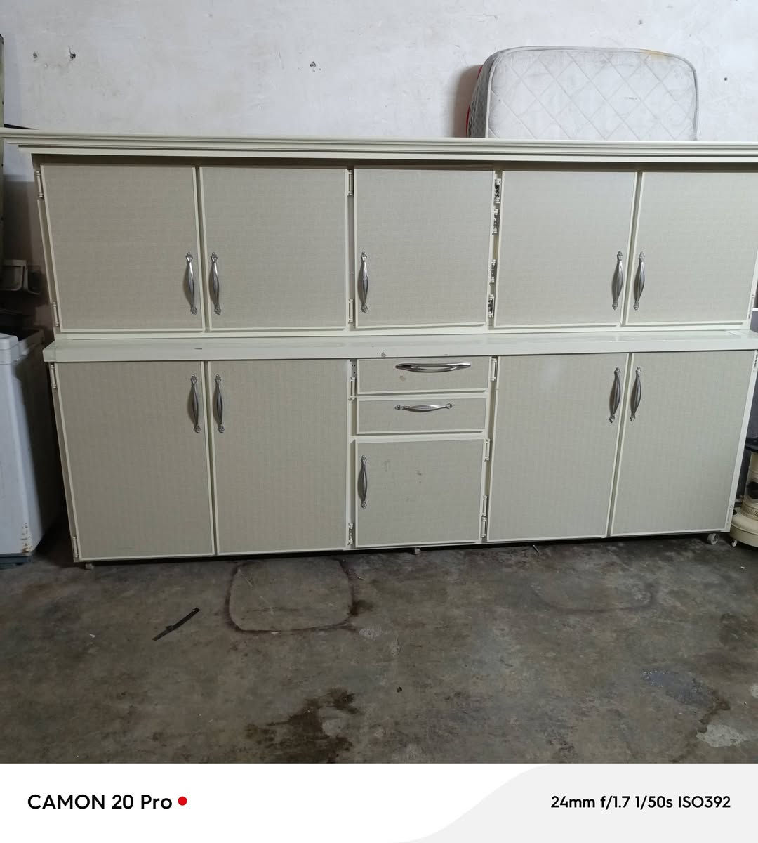 كاونتر للبيع كلش نظيف قياس مترين ونص سنك مرمر قياس متر ونص هذا الرقم الاستفسار وبي واتساب ***********
