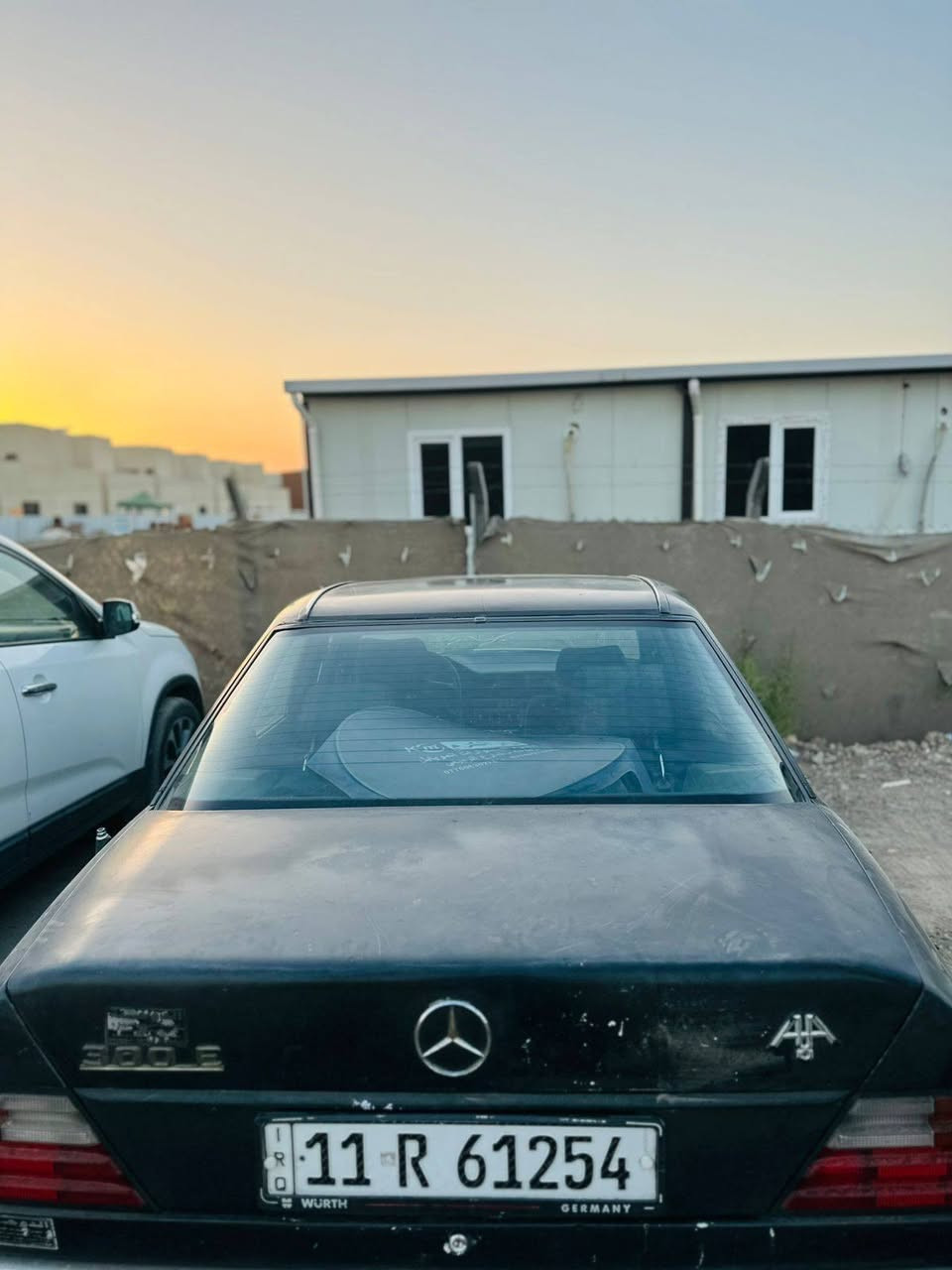 سلام عليكم 
مارسدس دب رقم دولي بسمي موديل 88 *E 300 مكينه 320 خراطيم دواخل نضيف سدر امامي خلفي قواعد بلاد تبريد ثلج فتحه سقف كهربائيات شغاله سعر 60 وبيه مجال ***********
