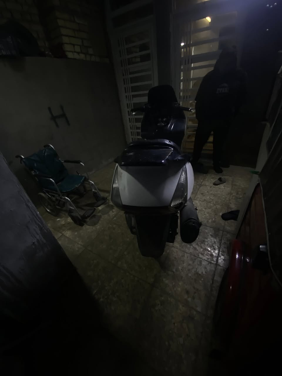 السلام عليكم سلفر ونج ٦٠٠ عليها ادامه بل كامل بجم جديد وترايش جدد والبجم القديم وياها اضافي مبدل تخم نوزل وجويتر وفت بم ضفيره مكفوله من الجطل عقل بلادي مكينه مكفوله من التنقيص والتبخير ***********متواجد بس واتساب السعر ١٢ وبيها مجال لشراي مكاني بغداد الدوره شارع ٦٠
