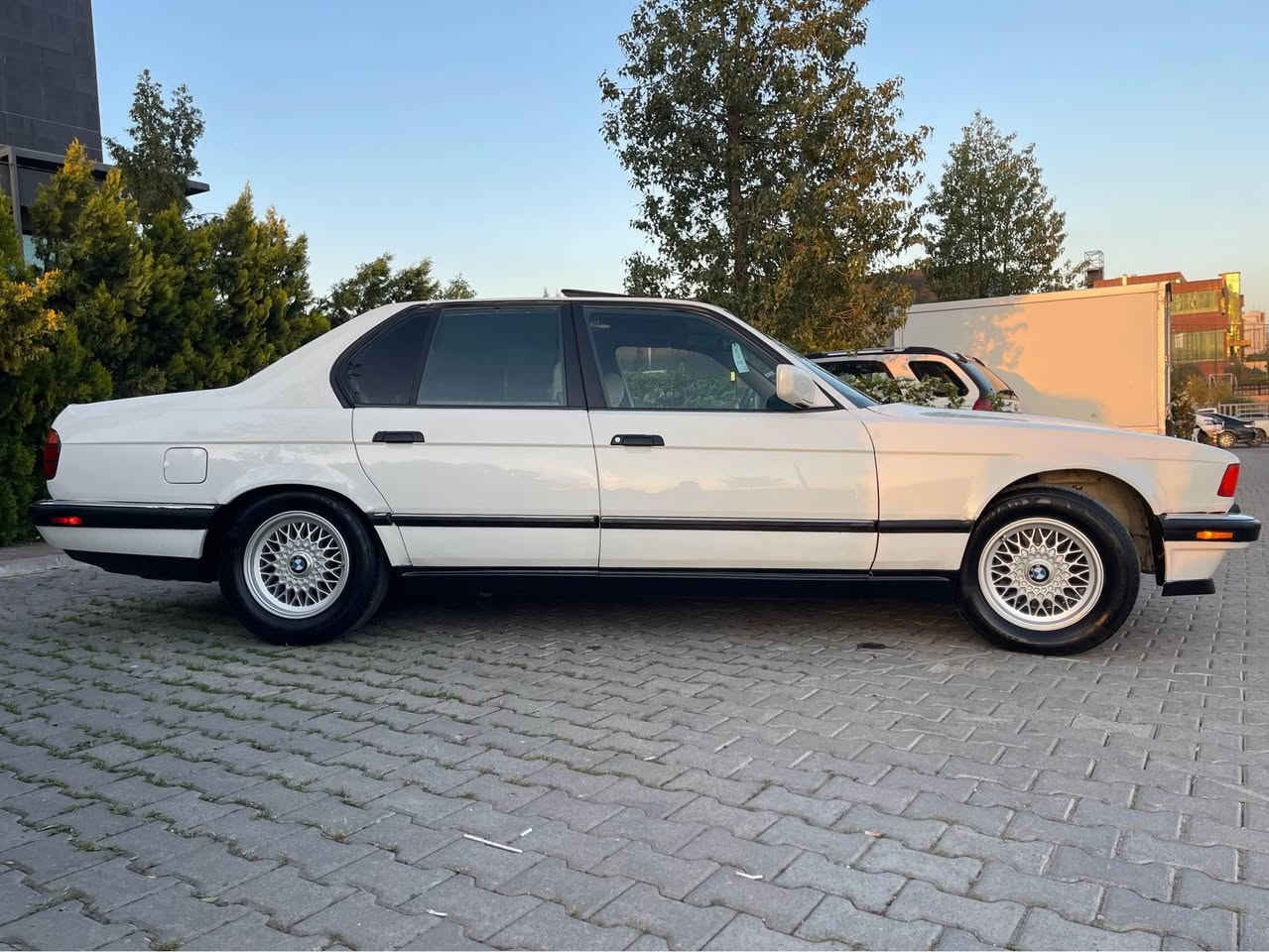 Bmw740i

سلاوی خواتان لێبێ
بیئێم ۷٤٠ گێر عادی
سلایت ٤ جام کارەبا
پێش پان ناو فۆرمیکا 
قفڵ مەرکەزی
بەرگە دەرگاو داشبڵی زۆر جوانە 
سەیارەکە زۆر زۆر  پاکە 
٤ پارچەیەکی بۆیاخە یەک دوو قرچی زۆر بەسیتی هەیە من بەحیزام دەیفرۆشم 
کامل سێرڤس کراوە پلاک و نوزل و مەسفی و کۆیل گۆراوە
هەموو گیانی ئیشەکا 
تەبرید لەسەر سویچ 
گەرمی مەزبوت 
٤ تایەی تازە
دو بەگلایتی تازەو ژێر ڕەقەمی تازەم بۆبەستوە
ساڵۆن ساکەی کامل بۆریە 
بەشەرتی هەموو شێتێ
بای58گەڵا
*********** السليمانية, العراق
