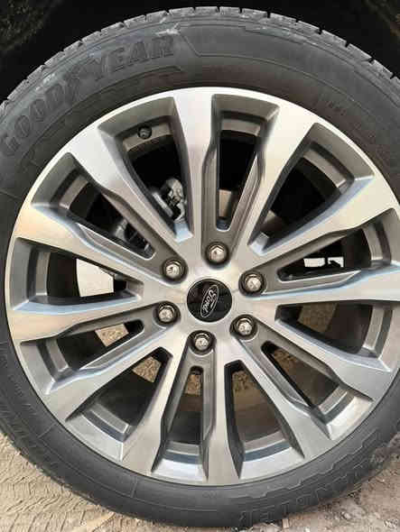 للبيع فورد ايفرست
مواصفات لمتدد اعى مواصفات

سياره خليجي

جديده 

ماشيه عشرتلاف

رقم سليمانيه 

رايدهه ب٣٥الف دولار***********
