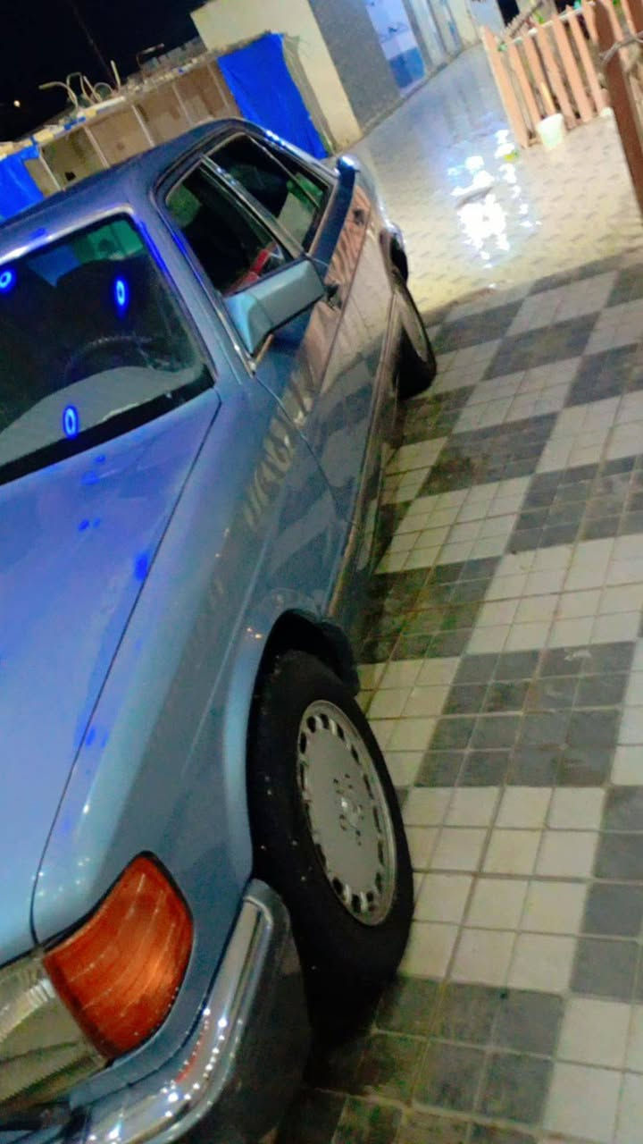 السلام عليكم
مارسدس جامبو السياره جاهزه من كلشي مكينه بلاد تبريد شغال مديل ٩٢
لاضربه لأ صبغ رقم كركوك وكاله عامه 
***********
