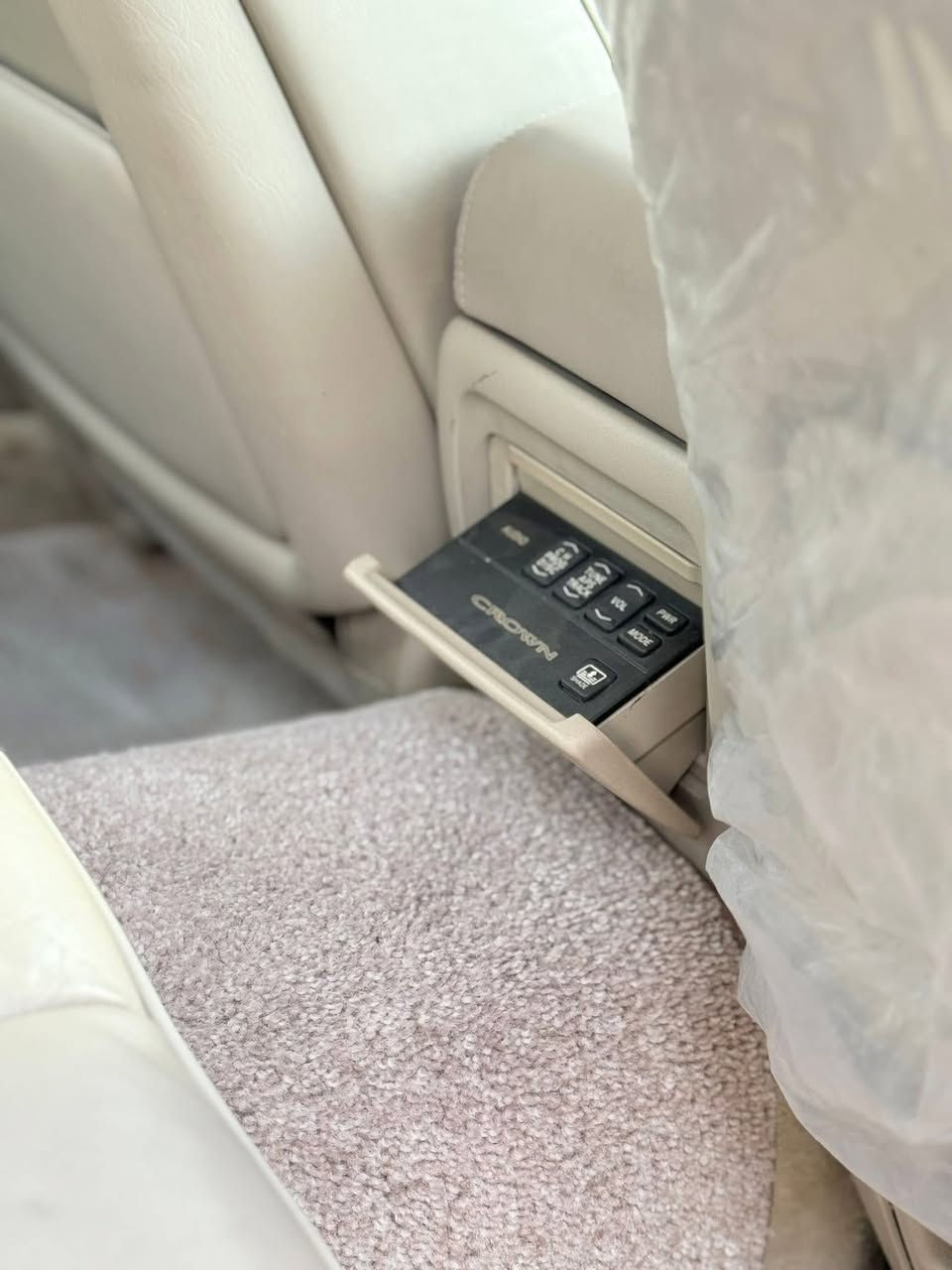 السلام عليكم سياره للبيع
كفاله من كص والضربه والعيب الشرعي قرار 48 شرط

 التحويل.

موديل 2002 .

3دكم.

تحوير الجوه نجف فوك امارات

كرستال اصل

شاصي 75

ديڤور الكبير

4 كشنات كهرباء

داخل جلد

مري شفط +هيتر +تحكم

تبريد ثلج
__________________________________________
الاتصال👇🏻👇🏻
***********
