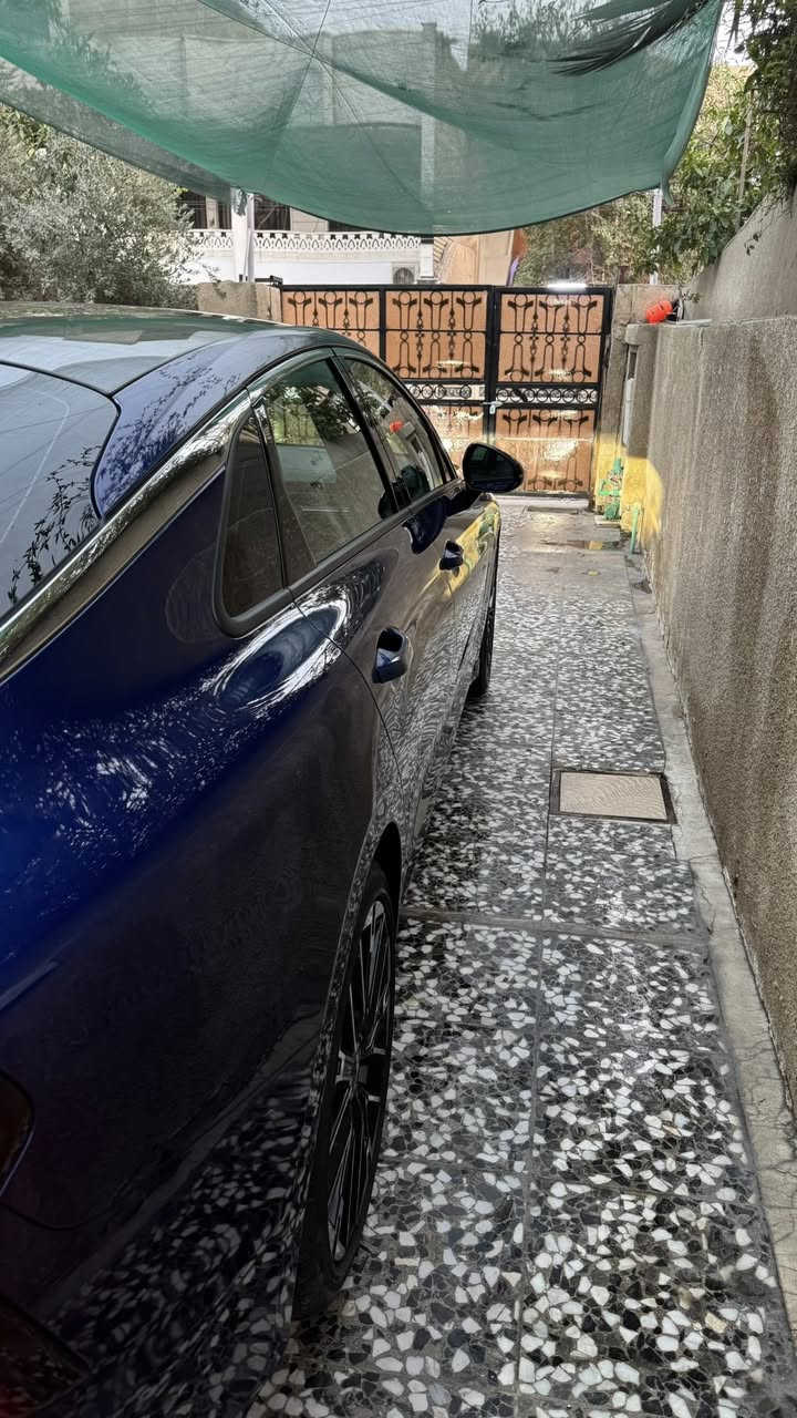 السلام عليكم
KIA K5 GT 
موديل 2025  فول 1/1 اعلى فئة 
محرك 2500 تيربو 
ماشية 7500 كيلو اخت الزيرو 
الحادث تبديل جاملغ امامي بلادي جهة اليمين 
نفس اللون  وصبغ اقل من ربع بالبنيد فقط 
صور الحادث مرفقة مع بقية الصور 
العنوان بغداد جميله شارع خيرالله  
للاستفسار على رقم الهاتف: ***********
