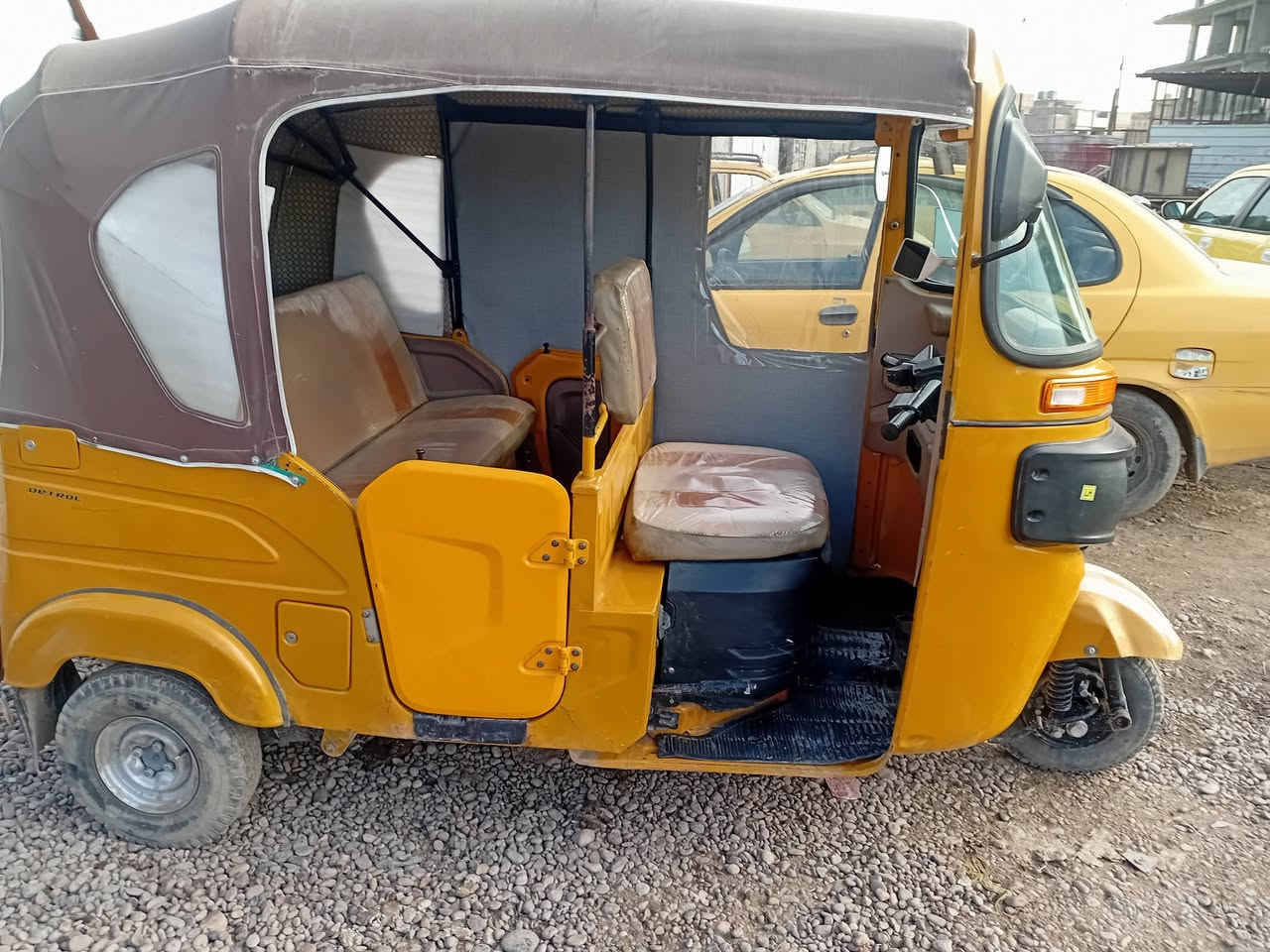 تكتك ٢٠٢١ رقم وسنويه بسمي تحويل ثاني  يوم الدوس الخلفيه فقط وبيه بارد باللغد اليمنه مكينه خير من الله ب٧ وبيه مجال بسيط وترهم مراوس ب١٩ حته اذا أوراق مكاني حريه ***********
