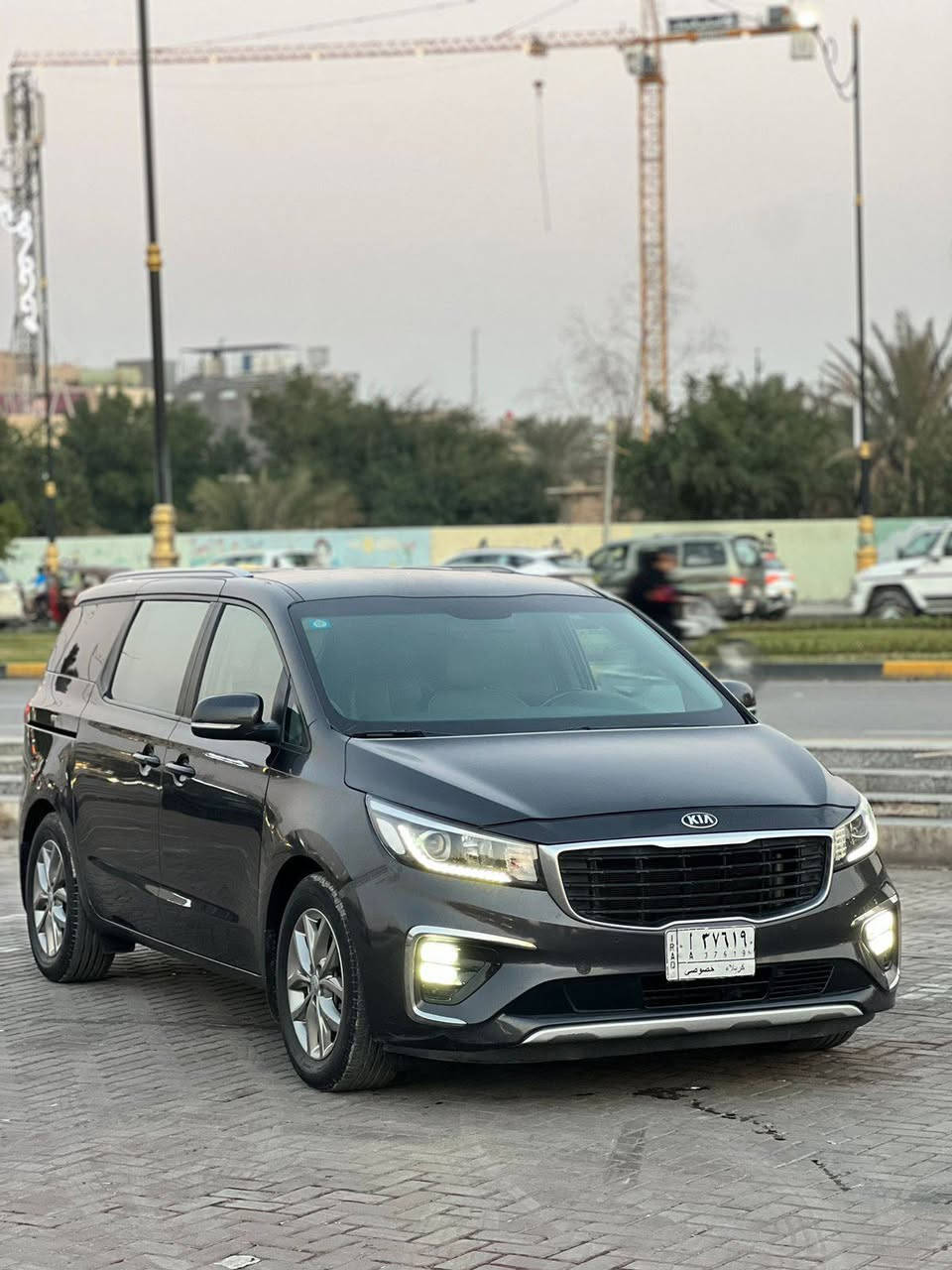 كيا سيدونا.   EX 2020 وارد امريكي
رقم كربلاء   تحويل مباشر 
حجم المحرك : 6 سلندر 3300
عداد المسافه : 73 الف mill
الضرر :   بنيد تبديل فقط    
المواصفات EX ..
شاشه اندرويد - كامره خلفيه 
ابواب خلفيه كهرباء شفط  
مقاعد جلد - كرسي سائق كهرباء 
تدفئه كشنات - حساس امامي خلفي    - 7 راكب 
تبريد 3 قطع - بردات جام بلاد 
السياره نضيفه جدا بدون اي نقص
السعر 205 ورقه للاستفسار الاتصال 📞 
***********  ابو محمد  
العنوان / كربلاء /  باب بغداد
