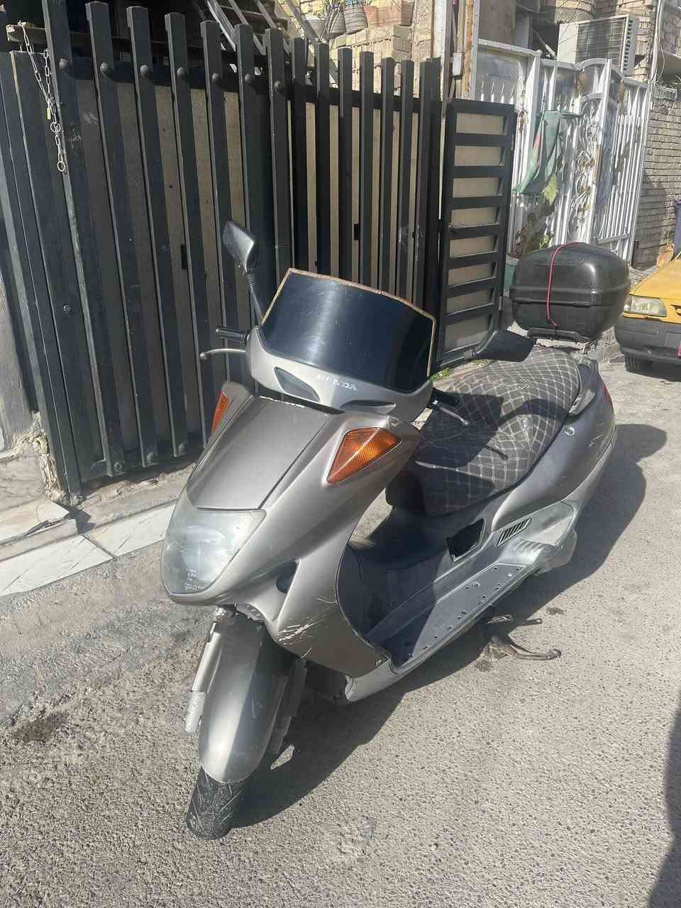 سلام عليكم
دراجه فور سايد للبيع كامله مابيهه اي نقص

السعر : 550

الهاتف : ***********
