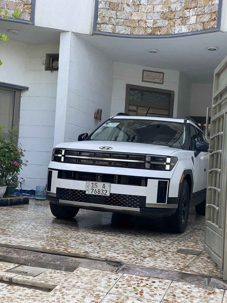 السلام عليكم للبيع او مراوس حسب القناعه
هونداي سنتافي موديل 2025 الشكل الجديد  
7 راكب محرك 2500 توربو لون ابيض 
رقمها انبار شهداء بعدهلهة سنه وخمسه اشهر تتحول بسم المشتري حالين وكاله عامه 
سيارة كلين بدون صبغ دعامية وحاطيلهة بلادية ليبل واحد كل قطع السياره بدون تبديل
السياره فوول مواصفات 
فتحة سقف 
بصمة تشغيل تشغيل عن بعد + بصمة ابواب + صندوق كهرباء 
شاشه ايباد متصله + دشبول الكتروني متغير الالوان
كشنات جلد بالكامل وتحكم كهرباء
تبريد مركزي 3 قطع 
فور ويل AWD دكمه 
داتو شو 
شحن لاسلكي + تدفئة مقاعد 
4 انظمة قياده + قياده اليه اوتو ستوب سياقه ذاتية 
اضويه ليد + ليد نهاري 
الدشبول كله لمس + قاصه سريه
كامره خلفيه + رادار 360 درجه
حساسات اماميه وخلفيه 
شفتات سرعه + تحديد مسار 
اشاير بالمري + نقاط عمياء 
ماشيه 20 
لغد وشاصي ودواخل كله على وضع الشركه
 السياره جاهزه من جميع النواحي 
كير ومكينه وصدر وتبريد بوضع الوكاله
مكان السيارة كركوك 
***********
