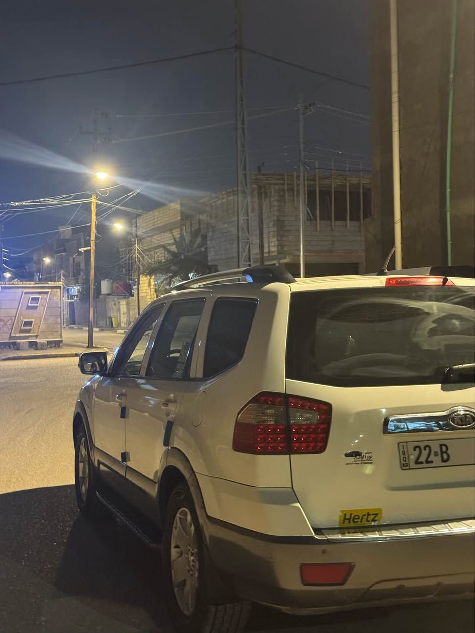 كيا مهافي للبيع موديل 2013 .
كفاله عامه من الضربه والصبغ والتبديل ومكينه وكير كفاله . 
وارد خليجي الممشى 105 الف كيلومتر فقط .
فول مواصفات فتحه 7 راكب ثلاث قطع تبريد 
محرك 3800 6 سلندر 
السياره جاهزه تخم تاير جديد حداديه جديده 
رقم اربيل انكليزي سنويه جديده . 
السعر 158 ورقه وبيها مجال 
رقم الهاتف *********** حياكم الله البصرة, العراق
