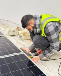 من بيت لبيت… ومن مشروع لمشروع 🔋☀️ مجموعة من أعمالنا المنفذة بكل دقة وا...