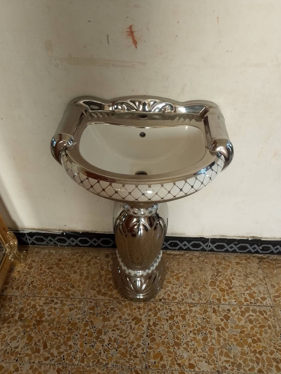 سلام عليكم مغاسل غير مستخدمات 110 بيهن مجال مكاني حله ابي غرق ***********
