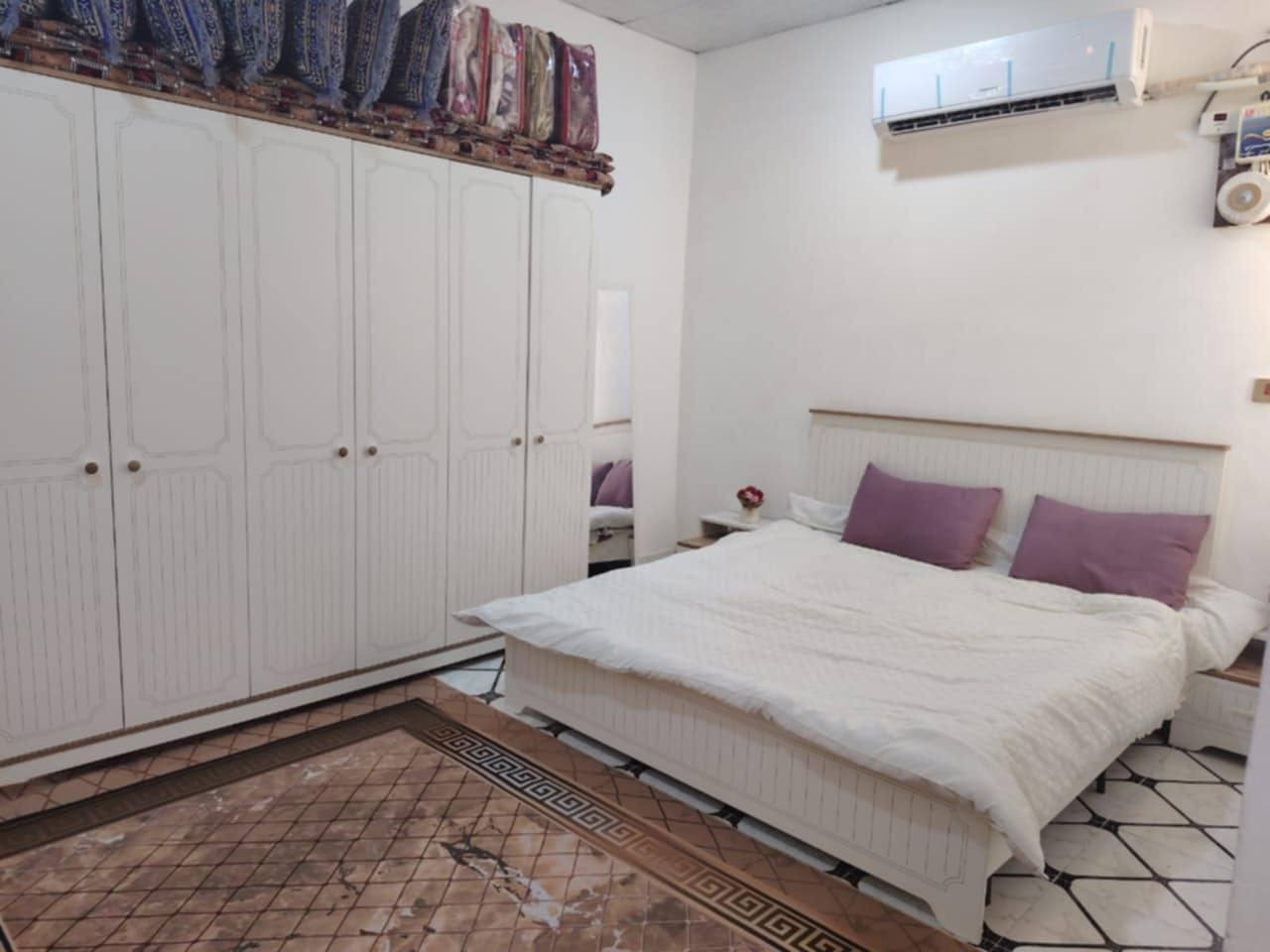 بسم الله الرحمن الرحمن الرحيم بيت للبيع المساحه 50 متر مربع بناء درجه اولى طابو زراعي سند 25 مرقم من قبل البلديه مشمول بلتطويب مقابل ملحق قريه الغدير  السعر 19مع المجال يحتوي على غرفه +صاله+مطبخ+ بناء طابوك جمهوري اساس وسقف صب كونكريت بناء درجه اولى متوفر جميع الخدمات ماء كهرباء تبليط للاستفسار ***********
