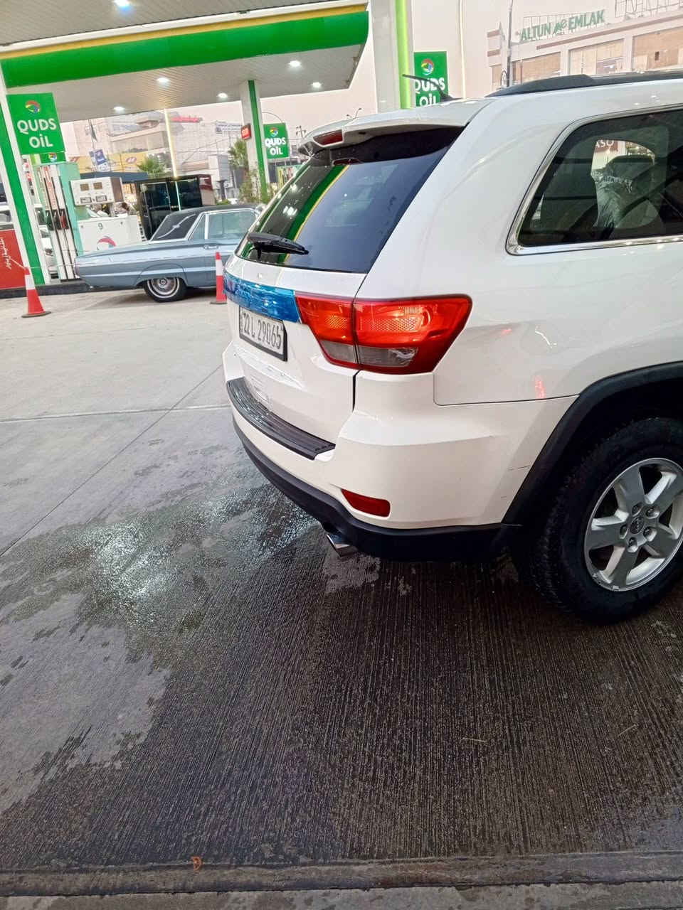 جيب لاريدو 2011 للبيع بيها ثلات قطع
150 ورقه
***********
