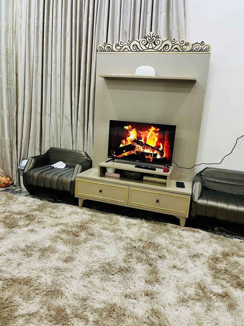 غرفة نوم تركي 12 قطعة للبيع جديدة مستعملة بس شهر واحد وبيها ضمان 5سنوات موجود صيانة مجانية عنواني بغداد الغزالية للتواصل هاذ رقمي ***********
