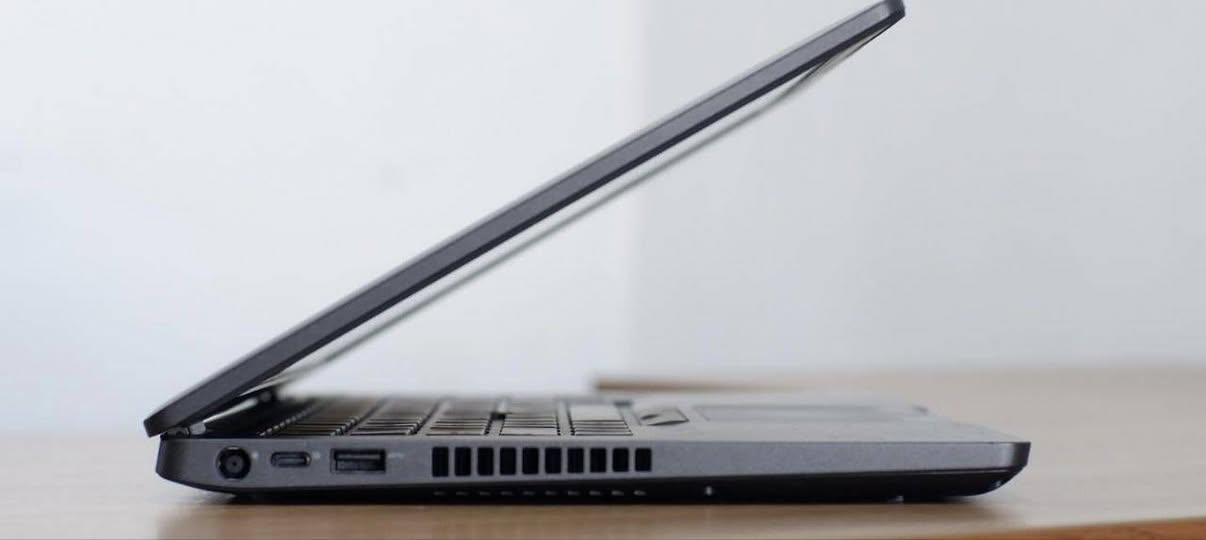 لابتوب Dell سوبر سلم الجيل الثامن  للبيع
المعالج core i5 الجيل الثامن 
رام 8 كيكا DDR4
هارد 256 كيكا SSD
كرت الشاشه Intel Uhd حجم 4 كيكا
الشاشه حجم 14 انج ضد التوهج 
كيبورد ضوئي   
باتري ليثيوم 6 خلايا  شحن سريع 65 واط والباطرية ممتازة 
كامره دقة hd 
 منفذ تايب سي و رام  وhdmi وسيم كرت وباقي المنافذ   الحاسبه كلش نضيفه وحلوه
السعر 300 النجف, العراق


**إذا كنت صاحب هذا الإعلان وتريد حذفه لأي سبب، رجاءا أرسل رسالة إلى الدعم الفني**