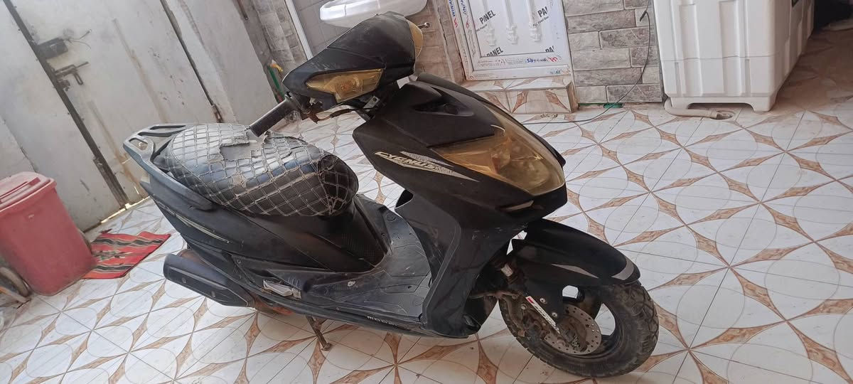 سكنس محرك ماكس ياباني
الدراجة طافية فقط تحتاج عقل اتكفل بالمكينة كهربائيات كلها شغالة سلف لايت زنون اشاير سكن سعرها ١٢٥
مكاني أبو صخير ( الحيرة)  إتصال ع الرقم أو الواتساب 
الماسنجر عااااااااااااطل 
***********
