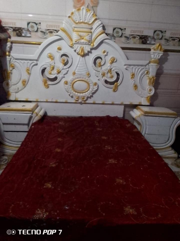 غرفه عراقي نجاره نضيفه صبغه ابيض لبيع مكان سماوه شراي مراسله اوتصال ***********
