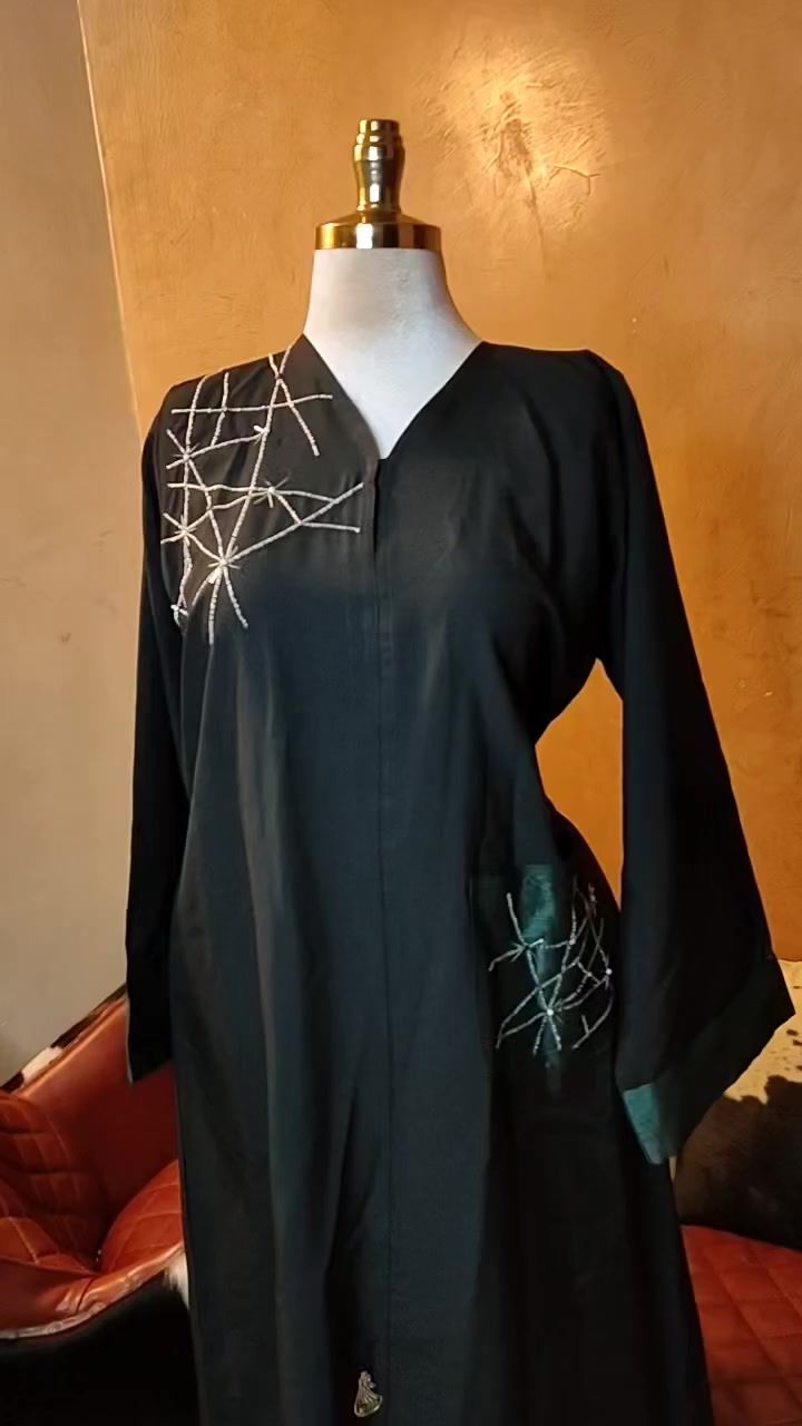 عباية مفتوحة طباكيات كامله قماش كريب ناعم مشغول نمنم وجيك قياس شبرين و8 اصابع طوله 160 سم سعر 15 الف نظافة 💯💯


**إذا كنت صاحب هذا الإعلان وتريد حذفه لأي سبب، رجاءا أرسل رسالة إلى الدعم الفني**