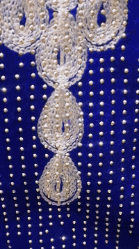 دشداشة مخمل • نقش صدر وردن • مقاسات L XL XXL