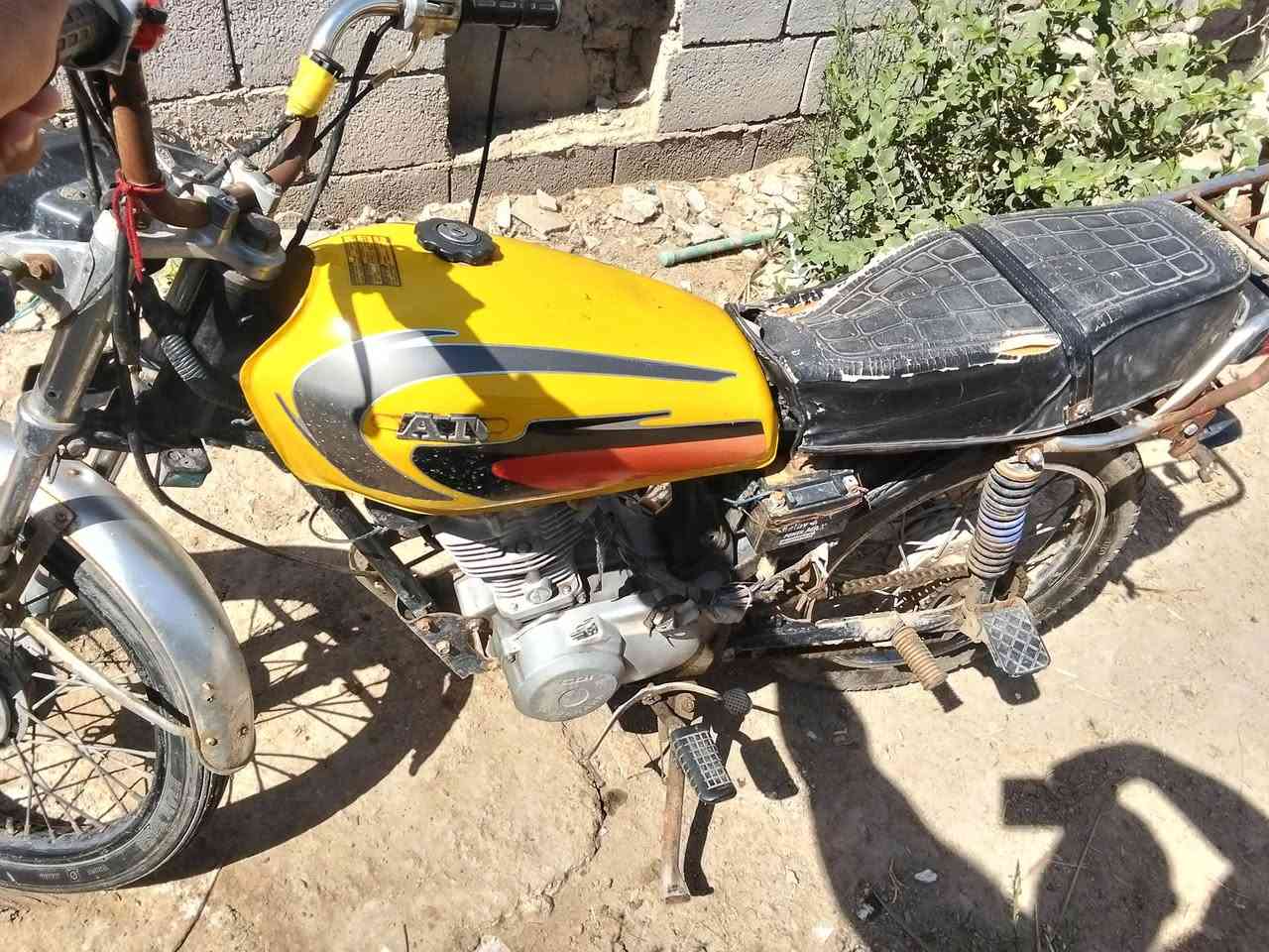 السلام عليكم دراجه  للبيع مابيه اوراق شغاله عوزه ترتيب السعر 200.  رقم الهاتف ***********
