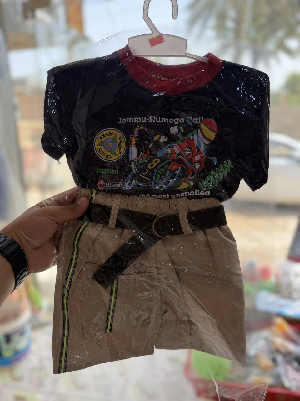 كشخة العيد والمناسبات بدأت في لمسة فن! 🏎️💨

لأبطالنا الصغار، وفرنا لكم طقم (تراكسود ولادي) بتصميم رياضي مميز ونقشة الدراجات النارية اللي يحبها الأطفال. خامة قطنية مريحة تخلي طفلك يتحرك بحرية وبأجمل إطلالة.

📏 القياسات المتوفرة: L - XL - XXL

🎨 الألوان: تشكيلة واسعة من الألوان الزاهية (أحمر، أخضر، ماروني، نيلي، بيجي).

📍 موقعنا: بابل - الحلة - حي العسكري - قرية فزع (قرب كلية العلوم للبنات).


**إذا كنت صاحب هذا الإعلان وتريد حذفه لأي سبب، رجاءا أرسل رسالة إلى الدعم الفني**