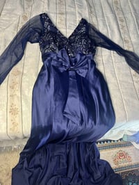 فستان • توصيل مجاني • عليه ضرر