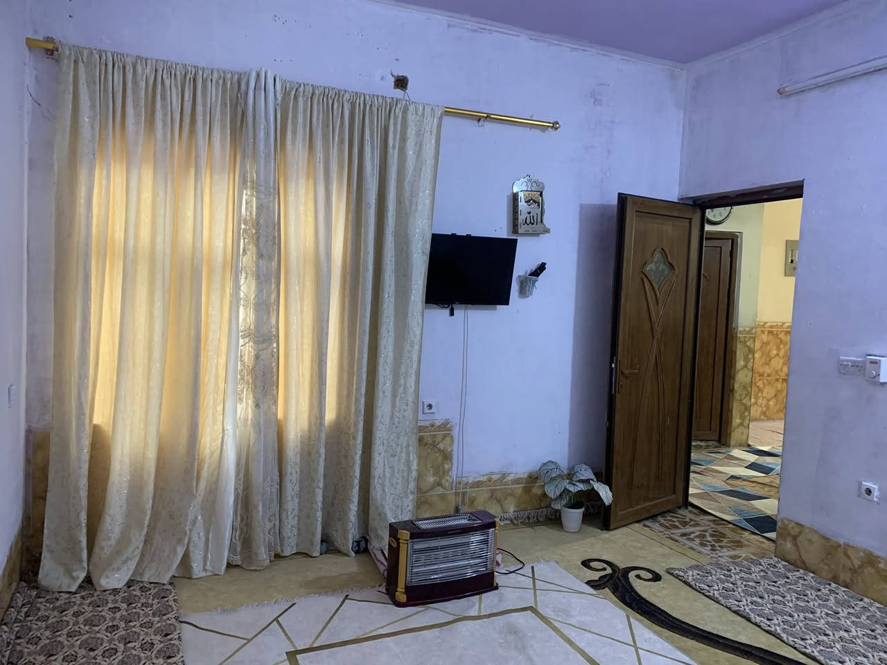 سلام عليكم بيت للبيع طابو سعر مناسب للأستفسار اتصال على *********** او مراجعة مكتب عقارات المحبة مقابل مول اراس 2
