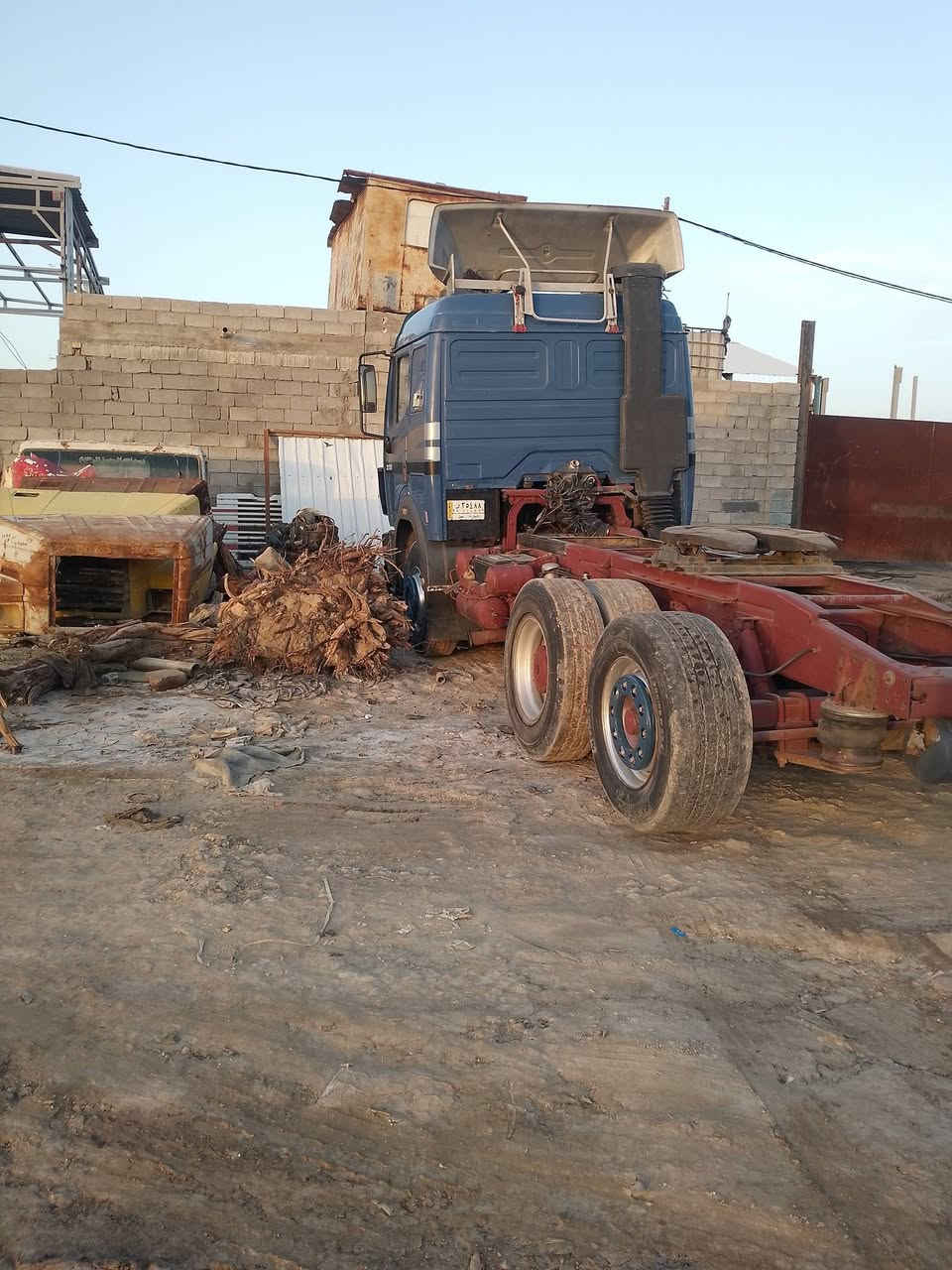 سلام عليكم البي البيع موديل 94سنكل طويله ثلاث لوحات الانبار ذات جانب متحركه مكينه 35شاصي 25بيه بحار قليل كثير 180سعر 210تحويل مصبوقه شركات***********.***********
