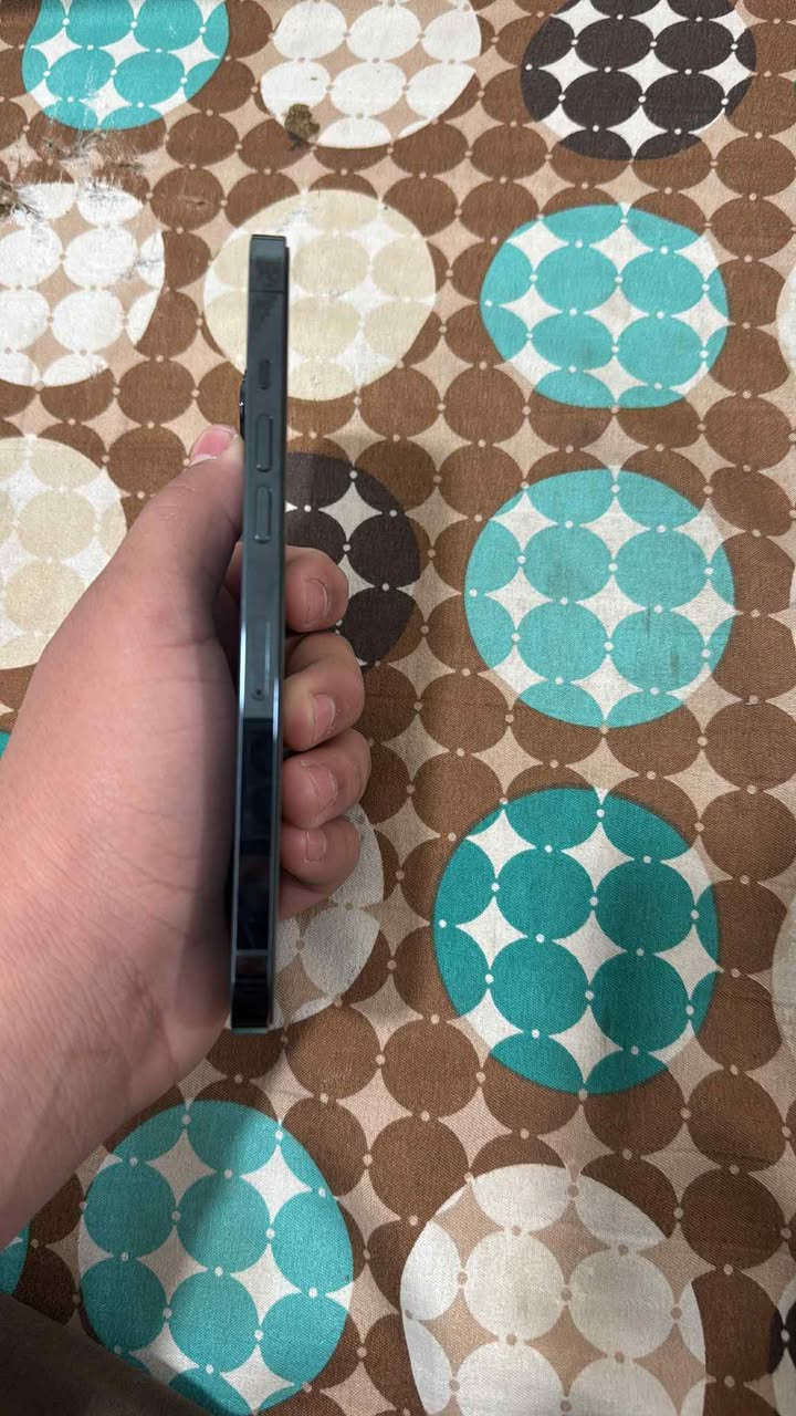 سلام عليكم عندي يفون ١٢ مبدل شاشه صليه من ابل تل فون جديد سعره ٤٢٥ بي ماجال بسيط مكان بغداد لشعب سريداد رقم ***********
