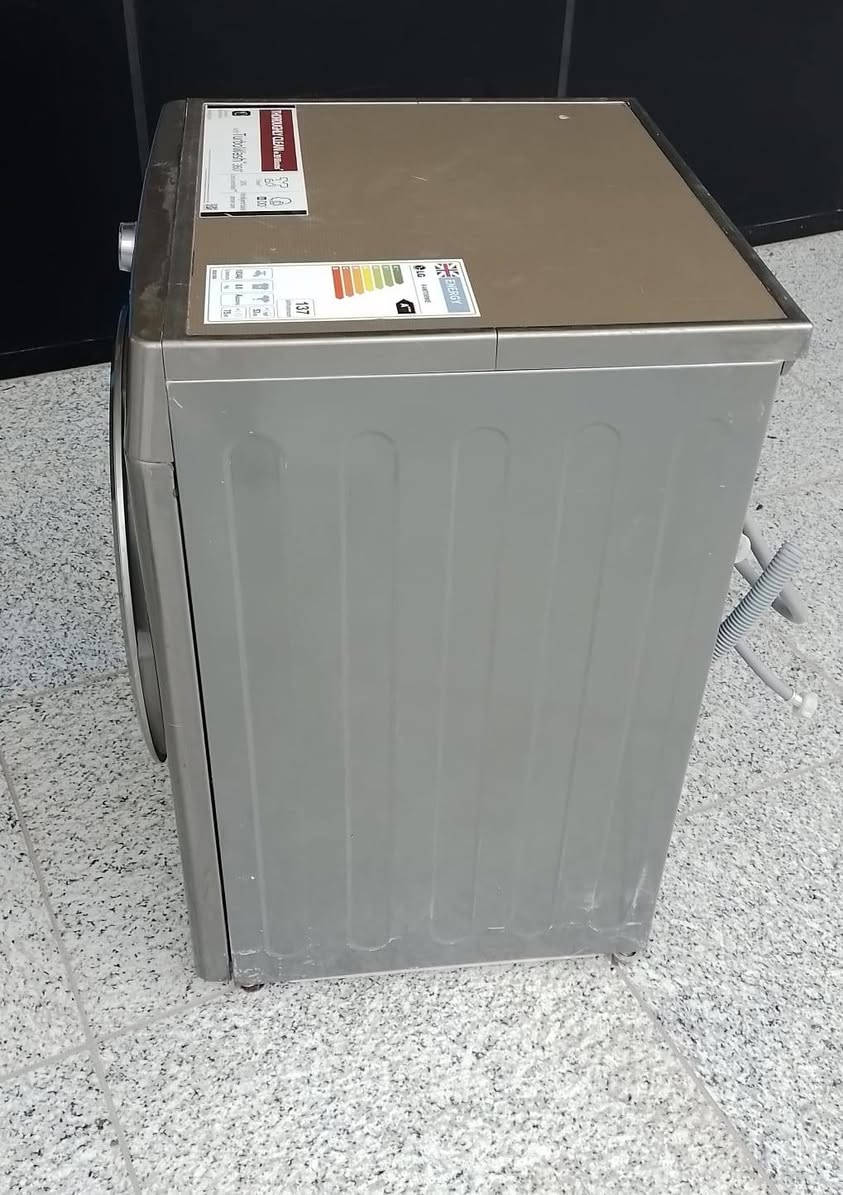 غسالة الجي 8كيلو حديثة نضافتها مبينه للبيع ***********
