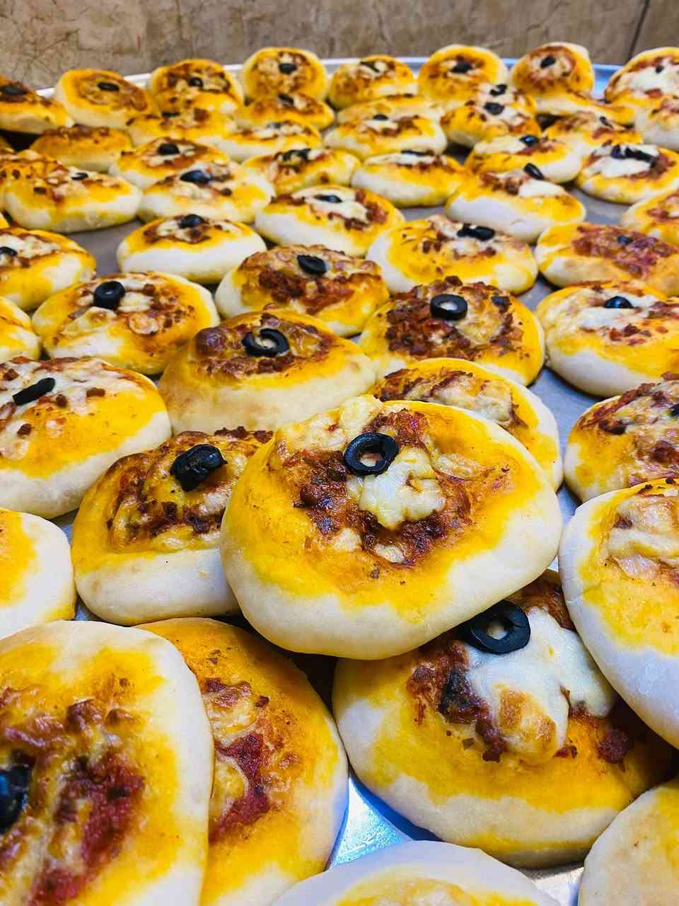 عروض للمواكب والمجالس الحسينيه لحم بعجين فطائر مني بيتزا 100قطعه ب50الف فقط عنوان بغداد جسر ديالى توصيل متوفر رقم الحجز واتساب ***********
