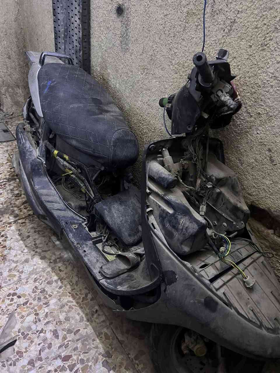 السلام عليكم دراجات ثنين البيع تبيعهم كوم حديد البوليس كايمه والفراشه تشتغل بس متروكات صالهن 5اشهر السعر ٢٥٠وبيهن مجال العنوان بغداد مدينه الصدر رقم ***********
