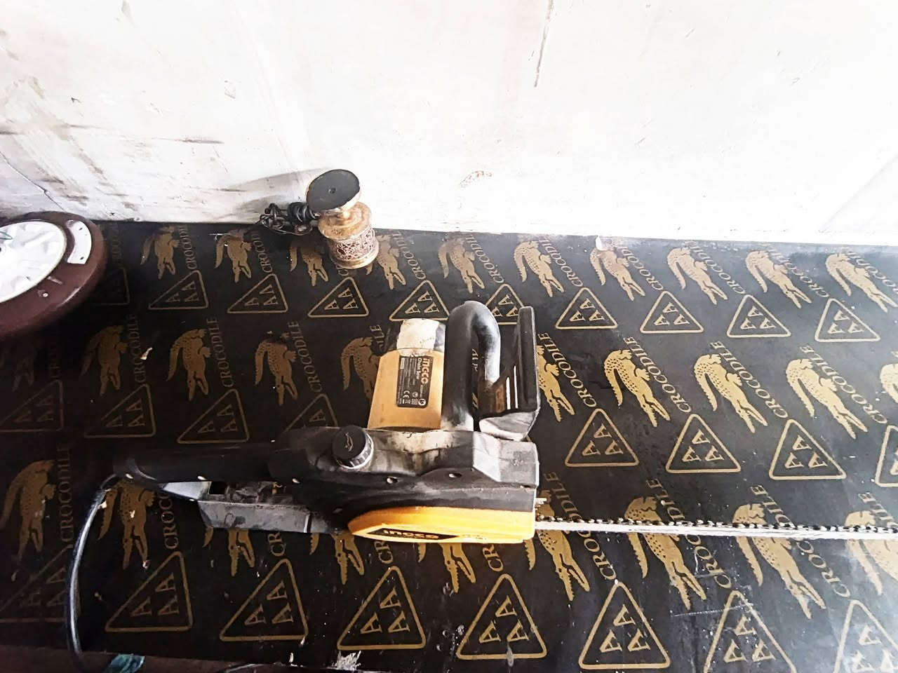 شركة انجيكو 
منشار زنجيل كهربائي يستخدم في تقليم وقص الاشجار وقطع الاخشاب 
شغال شرط الفحص 
السعر 75 والتوصيل 5 
للحجز والاستفسار مراسلة الصفحة او تواصل على الواتساب ***********
