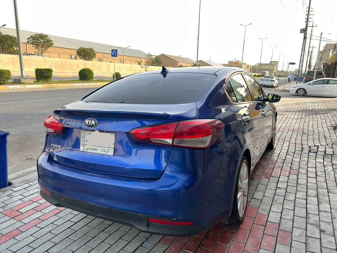 فورتي 2017 وارد امريكي
صبغ بنيد فقط وبيها ملاحظات بسيطة سونار بالمنشور
محرك 1800 دوش 
شاشة وكامرة خلفية 
ويل كب 
مانع الانزلاق و ABS
مكانها كربلاء 
السعر 109 $ ورقة وبيها مجال 
للاستفسار / ***********
