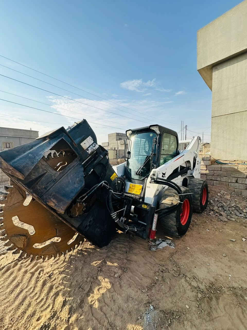 السلام عليكم ورحمة الله
بوبكات 850 فول مواصفات موديل 2022
مكفوله كفاله عامه اليه جديده بل شقل 
ما مفتوح بيها برغي كفاله عامه ويل سو 24 جدا نضيف اليه تاخذها من الشغل تاخذها 3 ايام تفحص ترايك للبصره  مشتغله 2000.0 اليه بلاديه على وضع الشركه 
الشراي يتصل 

: ***********
