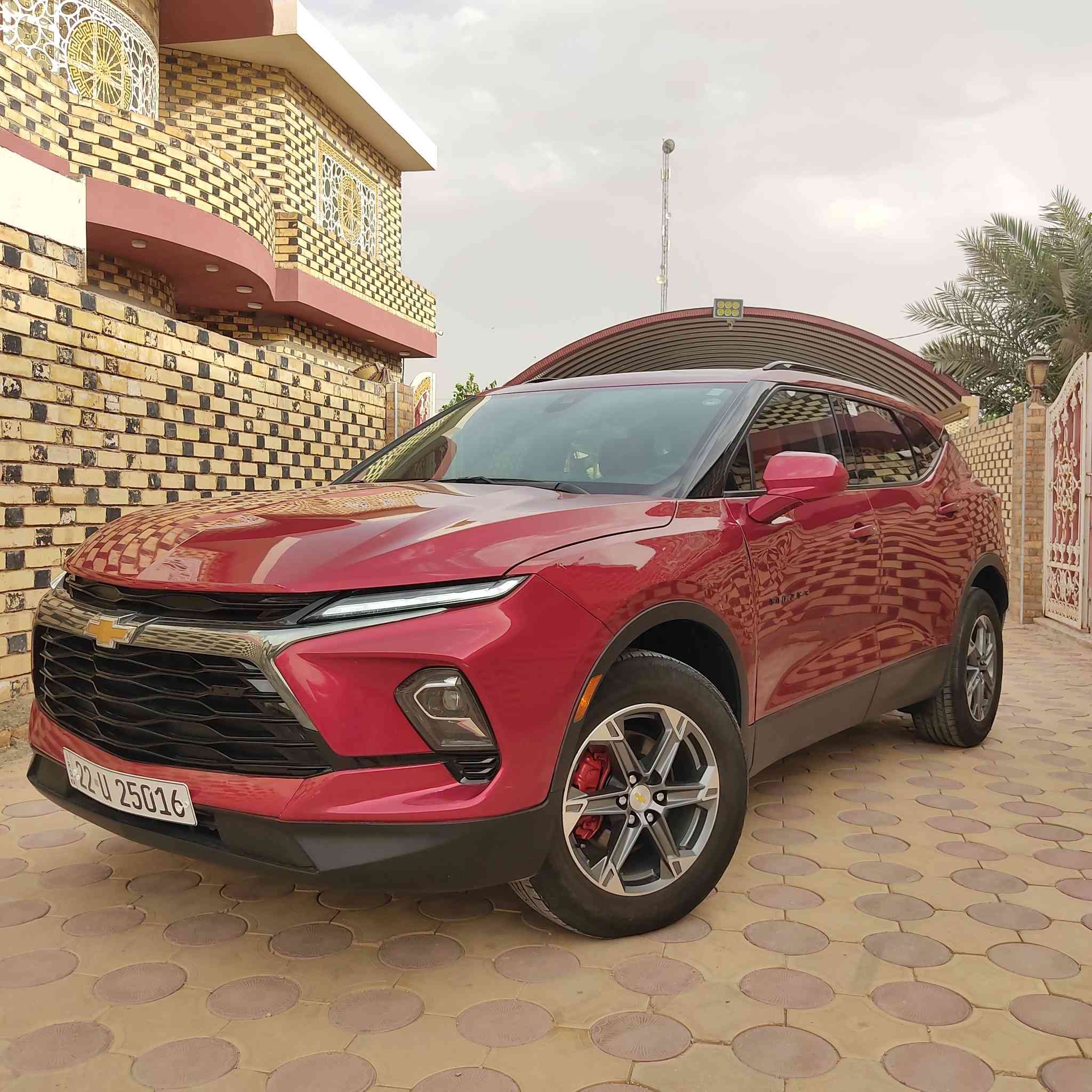 #المركبة : شيفرولية بلايزر فئة LT3 ( أعلى فئة ) فول مواصفات لون  كروب مميز 
#الضرر  : سرقه
#الرقم : اربيل الرقم الحديث ( تحويل او وكالة )

#المواصفات : 

▪️السيارة : شوفرليت بلايزر
▪️الموديل : 2024
▪️المحرك : 2000تيربو (اربعه سلندر) 
▪️العداد : 19 الف ميل حقيقي 
▪️حجم الويل : ويل كب  اصل حجم 20 مع طقم تايرات كونتينتال بحالة ممتازة
▪️لايتات زينون عالي وناصي مع حاجب LED
▪️رادار امامي مانع تصادم
▪️حساسات الأنحراف عن المسار
▪️رادار جانبي (نقاط عمياء)
▪️حساس خلفي
▪️كشنات السيارة جلد اسود مع تطريز احمر 
▪️تحكم فول كهرباء لكرسي السائق و 
▪️شاشة الدشبول حجم كبير (ايباد)
▪️تبريد قطعتين امامي وخلفي
▪️تدفئة لكشنات المقدمة
▪️جنطة كهرباء
▪️تشغيل عن بعد
▪️كامرة خلفية دوارة اصل
▪️سايد بريك دكمة
▪️سستم صوت BOSE 
▪️تحكم ستيرن جهتين بلوتوث وحاكية وكروس سرعة وتحكم صوت 
▪️نظام ABS مانع انزلاق

السعر المطلوب : 185 ورقة مع المجال
 
الاتصال على : ***********

المكان نجف

