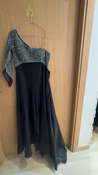 فساتين • مستعملة مرة • جديدة