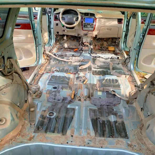 تنضيف غرفة السيارات تنضيف السيارة من الداخل عمل حمام داخلي الاتصال والاستفسار 
***********
