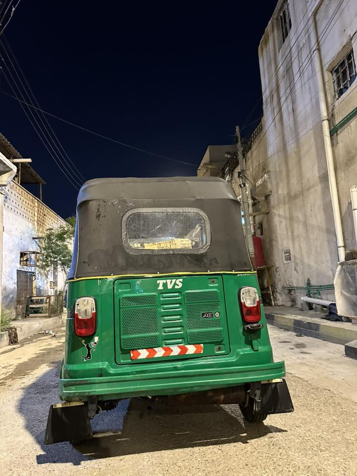 سلام عليكم لبيع تكتك موديل 22رقم وسنويه تكتك لبدي شوف لعين مكفول من صبغ ول معجون لمكينة مبدل ولفات  كهربائيات شغاله وخير من الله عنواني بصره ٥ميل سعر خاص رقم لهاتف ***********
