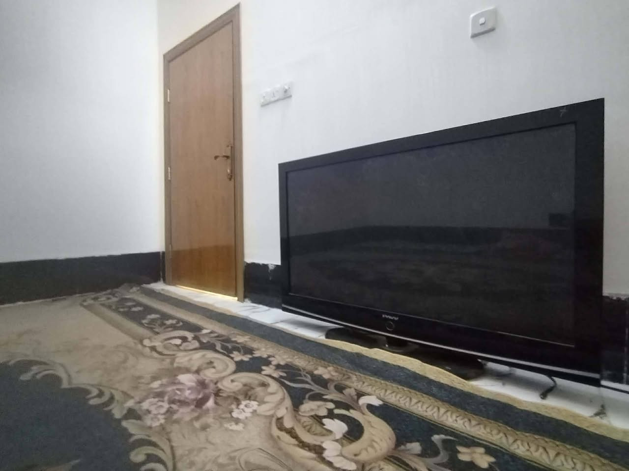 سلام عليكم شاشه البيع سعر 100 وبيه مجال كارت مال لوان عطل تشتغل حجم 52 ***********
