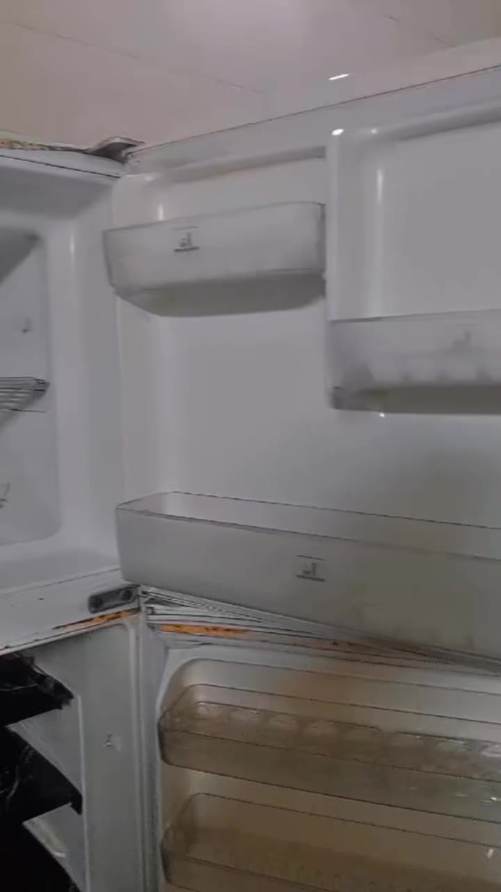 السلام عليكم اغراض للبيع تخم خمس قطع عشر مقاعد نظيف تجي شوف بعينك يلا تاخذ سعره (350)بي مجال ثلاجه تجميد فول على الفحص سعره (100الف))
اي استفسار رقم الهاتف (***********)بي وتساب 
عنوان بغداد زعفرانيه دور شرطه
