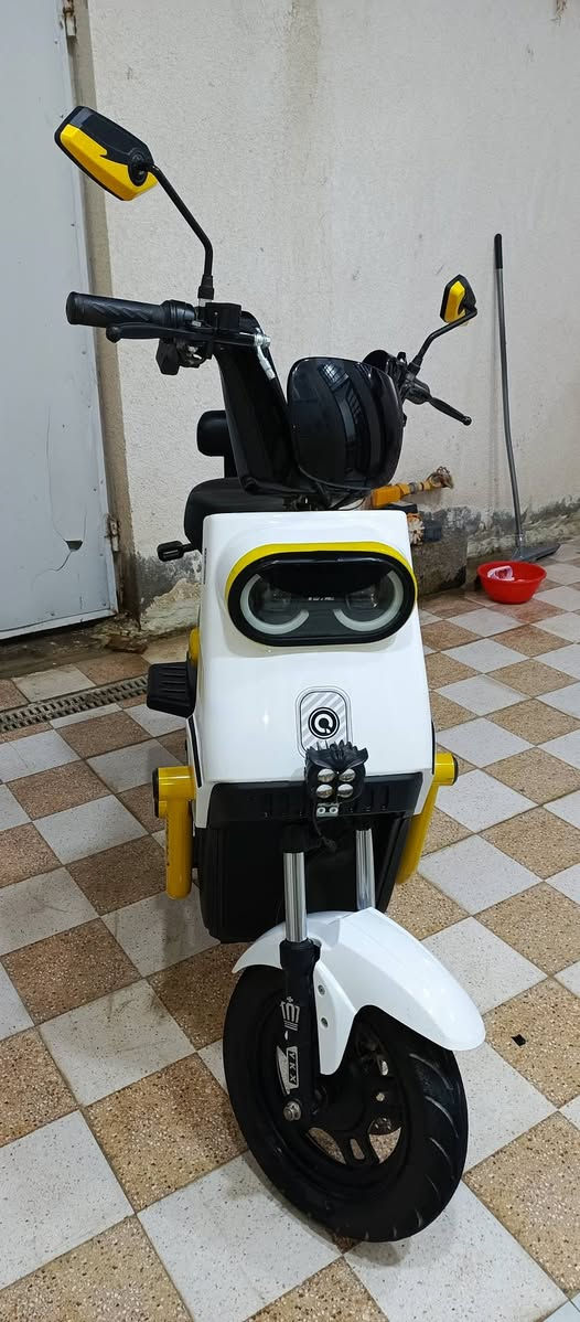 دراجه شحن شركه iBike موديل 2025 بلاد 
المواصفات 
1 اشاير ليد
2 كلوب امامي ليد + ليد نهاري
3 بك لايت ليد 
4 - (3سرع) سرعه 55
5 وضع p بارك
السعر 600الف وبيها مجال المكان واسط قضاء الحي للتواصل ***********
