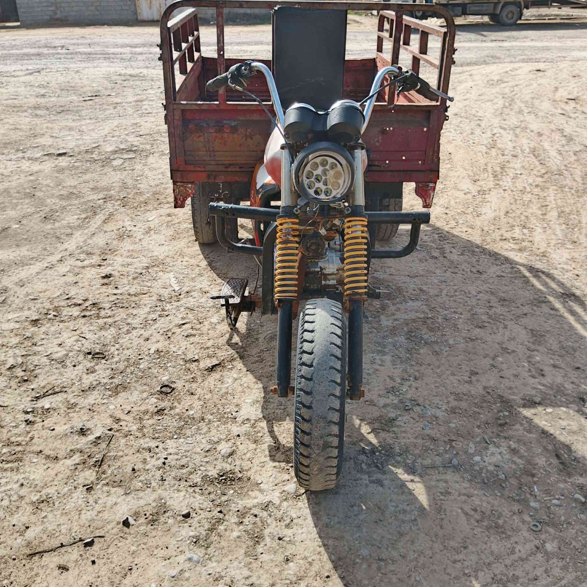 ستوته دايوان
 مال بستان
موديل ١٢
شغاله هندر
نقص بس ابريك
السعر ٣٥٠ بيع مستعجل
***********
عنوان شهربان جسر مهروت
