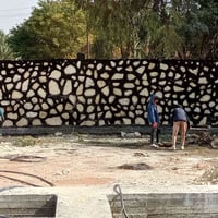 بناء حجر درجى • اسياج • ارصفة